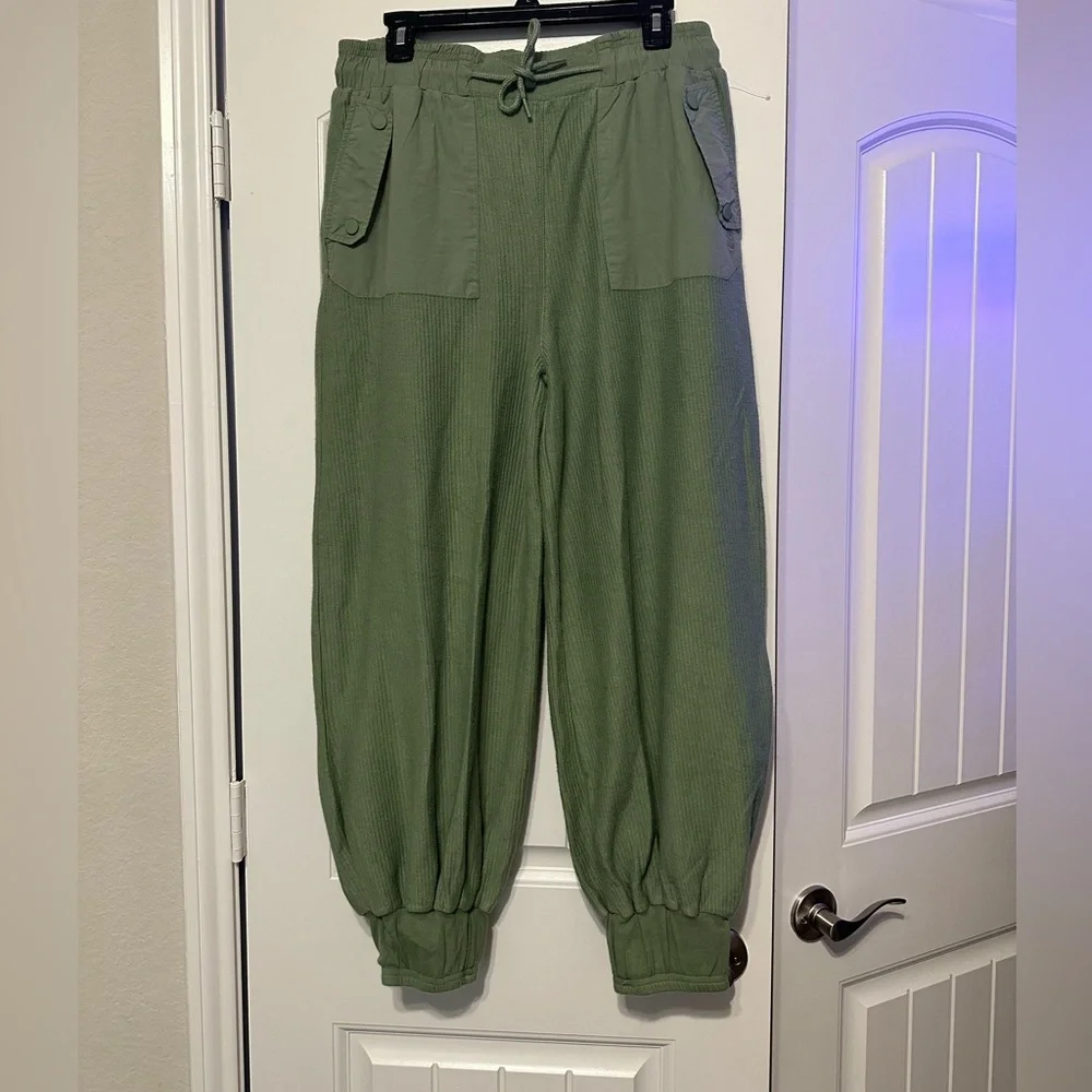 NWOT Gorgeous Sage Green FP Movement Jogger Pant